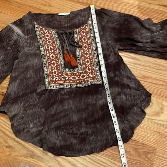 Easel embroidered tassel blouse with flare sleeve size small - Picture 4 of 7